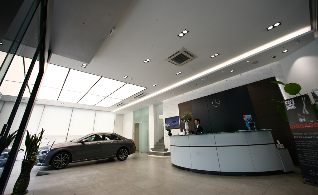 Mercedes benz Gangbuk brunch